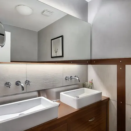 Villa 7 *